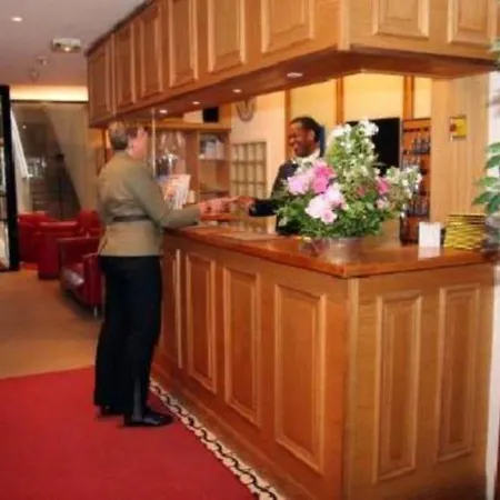 Brady מלון פריז